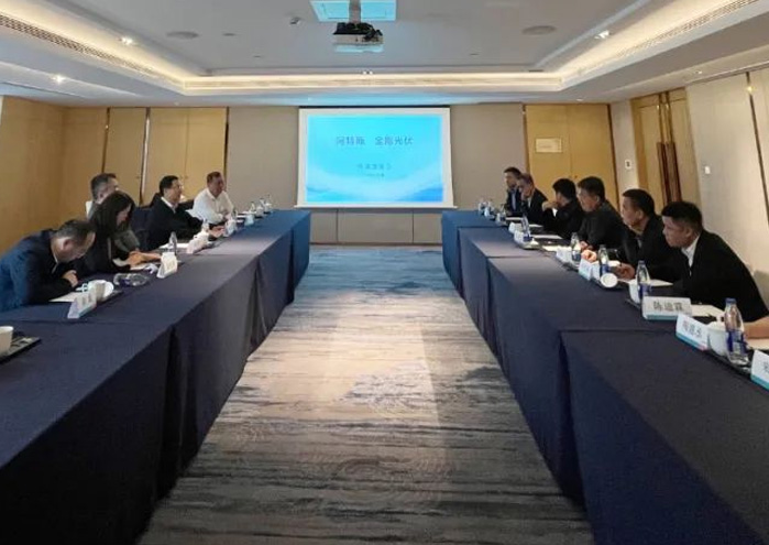 共话N型异质结电池将来 | 阿特斯集团董事长瞿晓铧一行光临2121非凡光伏参观互换